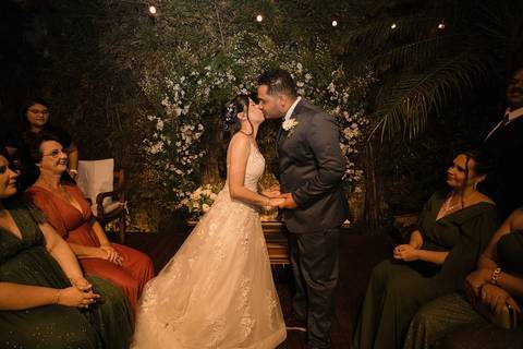 As melhores ideias e inspirações criativas de fotos de casamento registradas por fotógrafos profissionais de eventos da empresa Criativus Foto e Vídeo no Espaço Mariah: Fotos do momento da cerimônia'