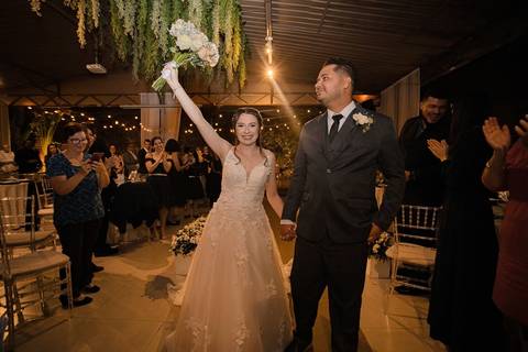 As melhores ideias e inspirações criativas de fotos de casamento registradas por fotógrafos profissionais de eventos da empresa Criativus Foto e Vídeo no Espaço Mariah: Fotos do momento da cerimônia'