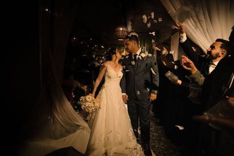 As melhores ideias e inspirações criativas de fotos de casamento registradas por fotógrafos profissionais de eventos da empresa Criativus Foto e Vídeo no Espaço Mariah: Fotos do momento da cerimônia'