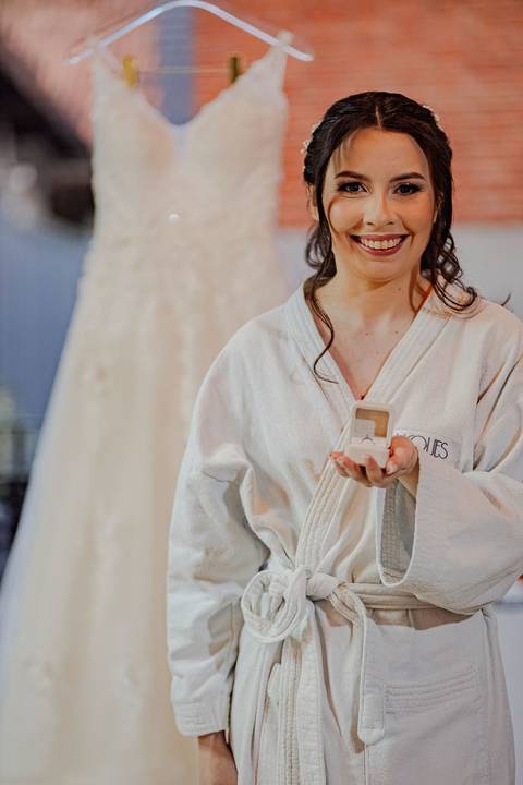 As melhores ideias e inspirações criativas de fotos de casamento registradas por fotógrafos profissionais de eventos da empresa Criativus Foto e Vídeo do making of da noiva'