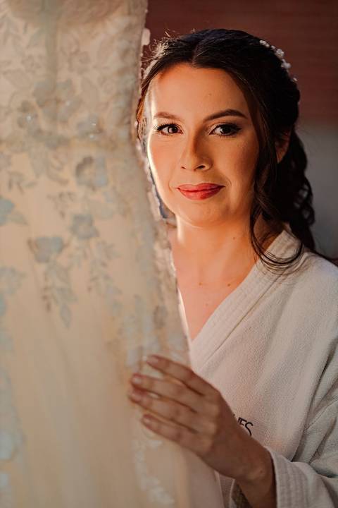 As melhores ideias e inspirações criativas de fotos de casamento registradas por fotógrafos profissionais de eventos da empresa Criativus Foto e Vídeo do making of da noiva'