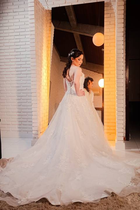 As melhores ideias e inspirações criativas de fotos de casamento registradas por fotógrafos profissionais de eventos da empresa Criativus Foto e Vídeo do making of da noiva'