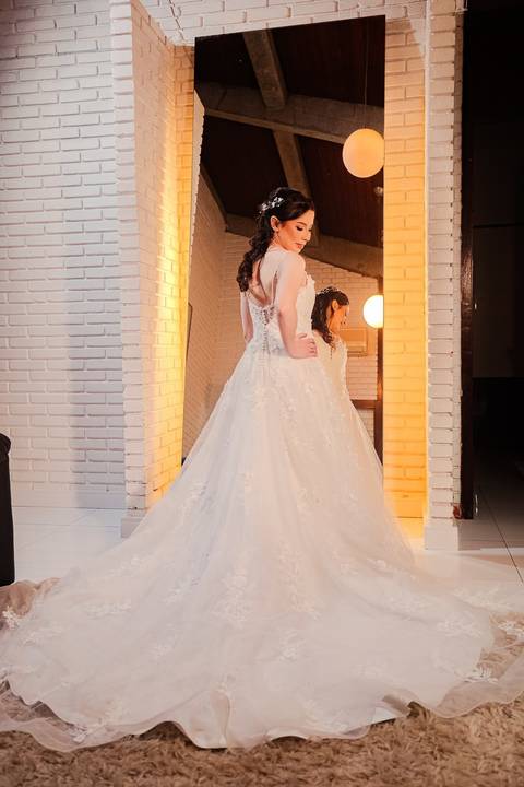 As melhores ideias e inspirações criativas de fotos de casamento registradas por fotógrafos profissionais de eventos da empresa Criativus Foto e Vídeo do making of da noiva'