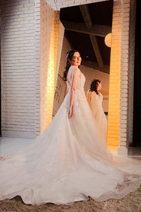 As melhores ideias e inspirações criativas de fotos de casamento registradas por fotógrafos profissionais de eventos da empresa Criativus Foto e Vídeo do making of da noiva'