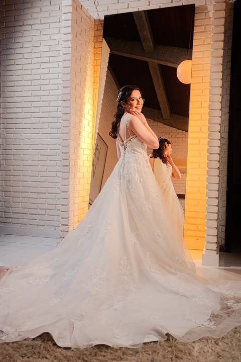 As melhores ideias e inspirações criativas de fotos de casamento registradas por fotógrafos profissionais de eventos da empresa Criativus Foto e Vídeo do making of da noiva'