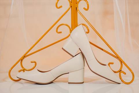 As melhores ideias e inspirações criativas de fotos de casamento registradas por fotógrafos profissionais de eventos da empresa Criativus Foto e Vídeo do making of da noiva'