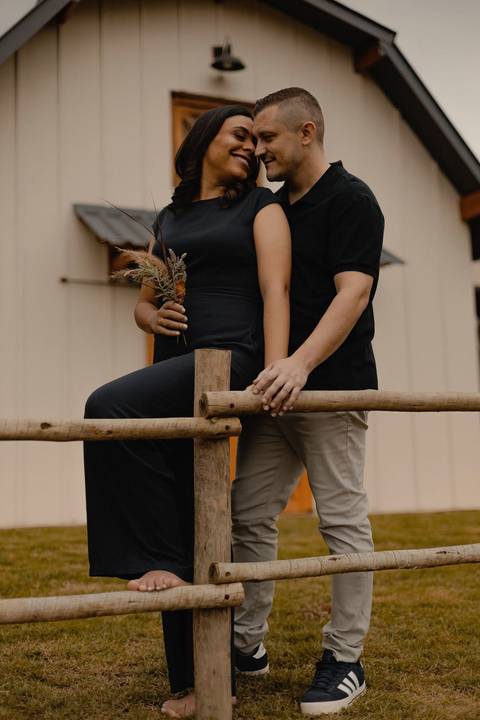 As melhores ideias e inspirações criativas de fotos de ensaio pré casamento registradas por profissionais de eventos da empresa Criativus Foto e Vídeo na Casa Celeiro'