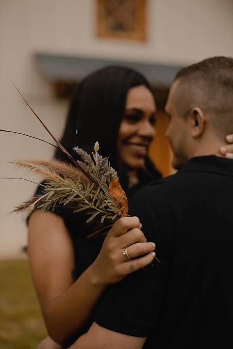 As melhores ideias e inspirações criativas de fotos de ensaio pré casamento registradas por profissionais de eventos da empresa Criativus Foto e Vídeo na Casa Celeiro'