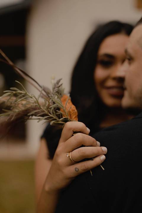 As melhores ideias e inspirações criativas de fotos de ensaio pré casamento registradas por profissionais de eventos da empresa Criativus Foto e Vídeo na Casa Celeiro'