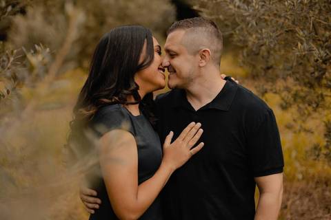 As melhores ideias e inspirações criativas de fotos de ensaio pré casamento registradas por profissionais de eventos da empresa Criativus Foto e Vídeo na Casa Celeiro'