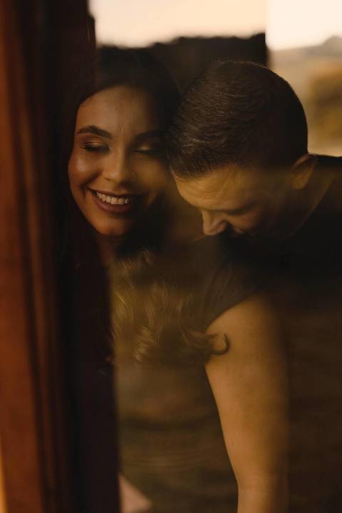 As melhores ideias e inspirações criativas de fotos de ensaio pré casamento registradas por profissionais de eventos da empresa Criativus Foto e Vídeo na Casa Celeiro'