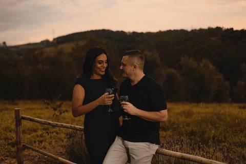 As melhores ideias e inspirações criativas de fotos de ensaio pré casamento registradas por profissionais de eventos da empresa Criativus Foto e Vídeo na Casa Celeiro'