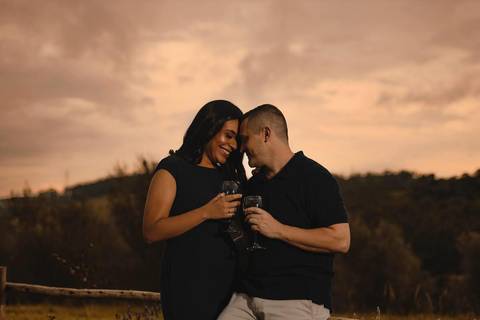 As melhores ideias e inspirações criativas de fotos de ensaio pré casamento registradas por profissionais de eventos da empresa Criativus Foto e Vídeo na Casa Celeiro'