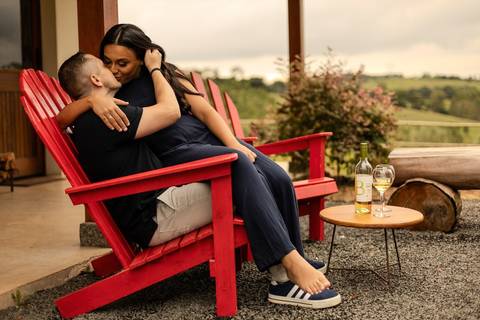 As melhores ideias e inspirações criativas de fotos de ensaio pré casamento registradas por profissionais de eventos da empresa Criativus Foto e Vídeo na Casa Celeiro'