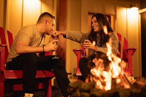 As melhores ideias e inspirações criativas de fotos de ensaio pré casamento registradas por profissionais de eventos da empresa Criativus Foto e Vídeo na Casa Celeiro'