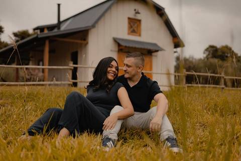 As melhores ideias e inspirações criativas de fotos de ensaio pré casamento registradas por profissionais de eventos da empresa Criativus Foto e Vídeo na Casa Celeiro'