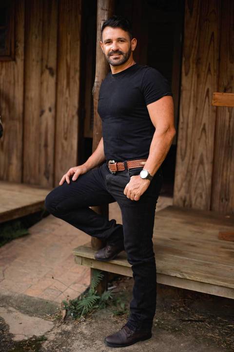 As melhores ideias e inspirações criativas de fotos de ensaio pré casamento registradas por profissionais de eventos da empresa Criativus Foto e Vídeo na Chácara do Casal com Cavalos'