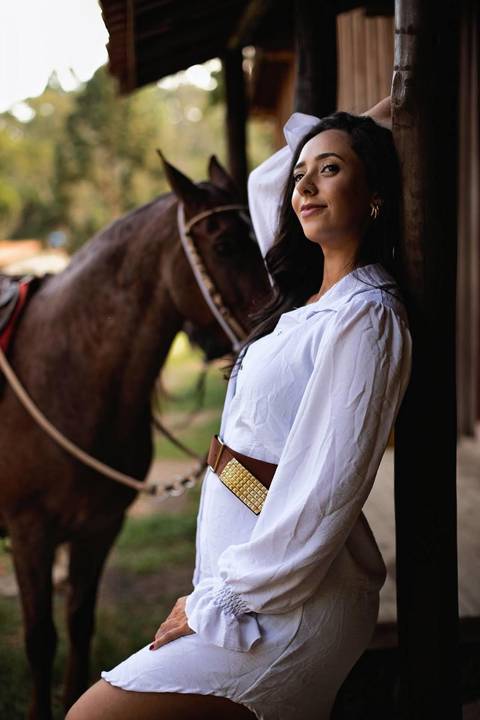 As melhores ideias e inspirações criativas de fotos de ensaio pré casamento registradas por profissionais de eventos da empresa Criativus Foto e Vídeo na Chácara do Casal com Cavalos'