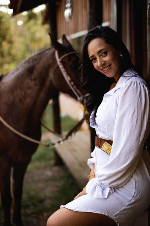 As melhores ideias e inspirações criativas de fotos de ensaio pré casamento registradas por profissionais de eventos da empresa Criativus Foto e Vídeo na Chácara do Casal com Cavalos'