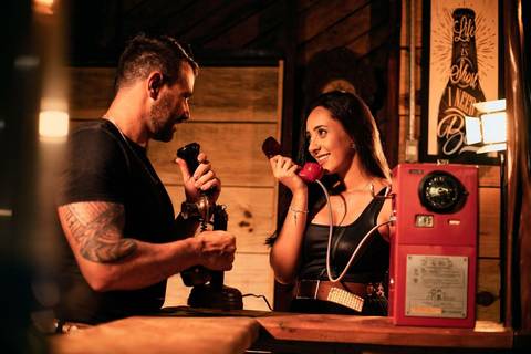 As melhores ideias e inspirações criativas de fotos de ensaio pré casamento registradas por profissionais de eventos da empresa Criativus Foto e Vídeo na Chácara do Casal com Cavalos'