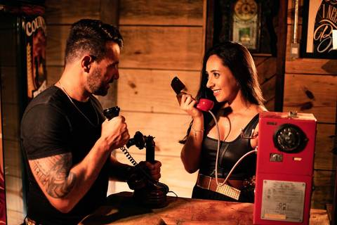 As melhores ideias e inspirações criativas de fotos de ensaio pré casamento registradas por profissionais de eventos da empresa Criativus Foto e Vídeo na Chácara do Casal com Cavalos'