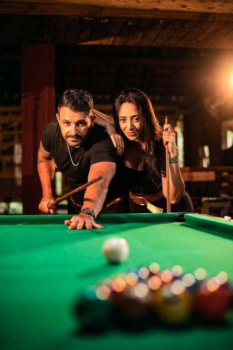 As melhores ideias e inspirações criativas de fotos de ensaio pré casamento registradas por profissionais de eventos da empresa Criativus Foto e Vídeo na Chácara do Casal com Cavalos'