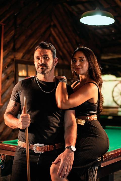 As melhores ideias e inspirações criativas de fotos de ensaio pré casamento registradas por profissionais de eventos da empresa Criativus Foto e Vídeo na Chácara do Casal com Cavalos'