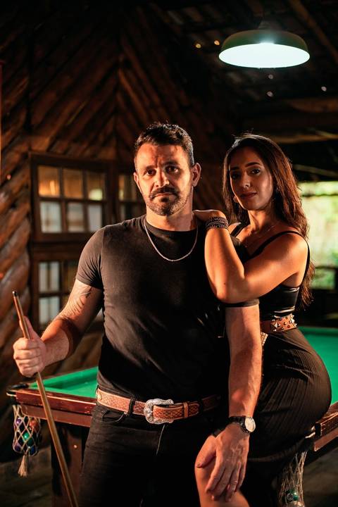 As melhores ideias e inspirações criativas de fotos de ensaio pré casamento registradas por profissionais de eventos da empresa Criativus Foto e Vídeo na Chácara do Casal com Cavalos'