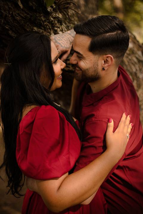 As melhores ideias e inspirações criativas de fotos de ensaio pré casamento registradas por fotógrafos profissionais de eventos da empresa Criativus Foto e Vídeo no Parque Ecológico de Barueri'