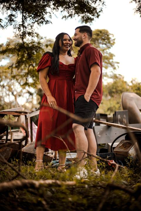 As melhores ideias e inspirações criativas de fotos de ensaio pré casamento registradas por fotógrafos profissionais de eventos da empresa Criativus Foto e Vídeo no Parque Ecológico de Barueri'