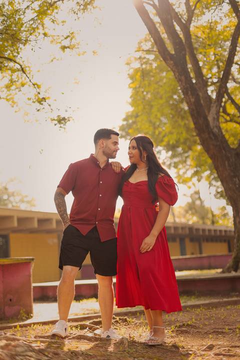 As melhores ideias e inspirações criativas de fotos de ensaio pré casamento registradas por fotógrafos profissionais de eventos da empresa Criativus Foto e Vídeo no Parque Ecológico de Barueri'