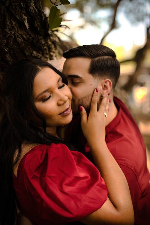 As melhores ideias e inspirações criativas de fotos de ensaio pré casamento registradas por fotógrafos profissionais de eventos da empresa Criativus Foto e Vídeo no Parque Ecológico de Barueri'