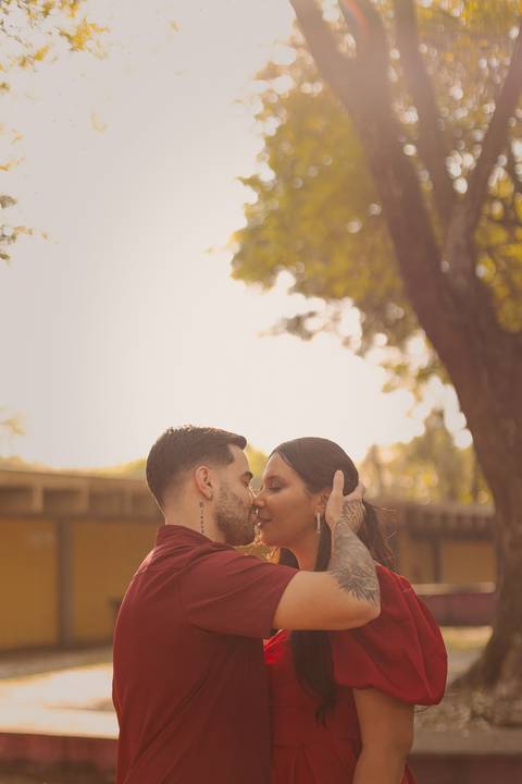 As melhores ideias e inspirações criativas de fotos de ensaio pré casamento registradas por fotógrafos profissionais de eventos da empresa Criativus Foto e Vídeo no Parque Ecológico de Barueri'