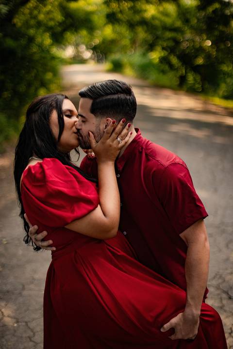 As melhores ideias e inspirações criativas de fotos de ensaio pré casamento registradas por fotógrafos profissionais de eventos da empresa Criativus Foto e Vídeo no Parque Ecológico de Barueri'