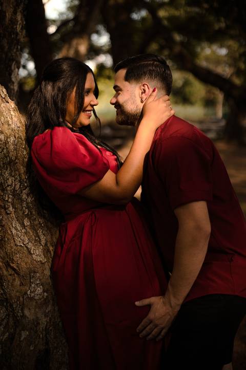 As melhores ideias e inspirações criativas de fotos de ensaio pré casamento registradas por fotógrafos profissionais de eventos da empresa Criativus Foto e Vídeo no Parque Ecológico de Barueri'