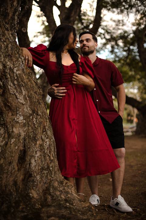 As melhores ideias e inspirações criativas de fotos de ensaio pré casamento registradas por fotógrafos profissionais de eventos da empresa Criativus Foto e Vídeo no Parque Ecológico de Barueri'