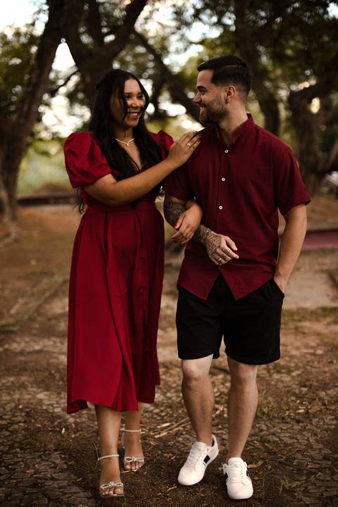 As melhores ideias e inspirações criativas de fotos de ensaio pré casamento registradas por fotógrafos profissionais de eventos da empresa Criativus Foto e Vídeo no Parque Ecológico de Barueri'