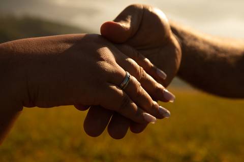 As melhores ideias e inspirações criativas de fotos de ensaio pré casamento registradas por fotógrafos profissionais de eventos da empresa Criativus Foto e Vídeo no  Nascer do Sol no Morro do Capuava'