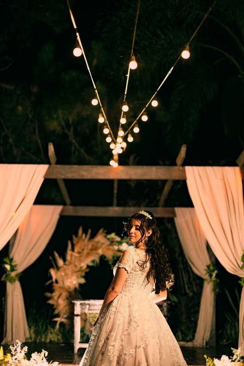 As melhores ideias e inspirações criativas de fotos de casamento registradas por fotógrafos profissionais de eventos da empresa Criativus Foto e Vídeo fotos no  Espaço Kasaqui Eventos: Fotos do vestido da noiva'