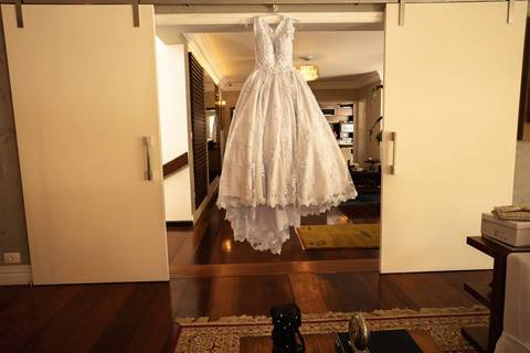 As melhores ideias e inspirações criativas de fotos de casamento registradas por fotógrafos profissionais de eventos da empresa Criativus Foto e Vídeo fotos do making of da noiva em casa'