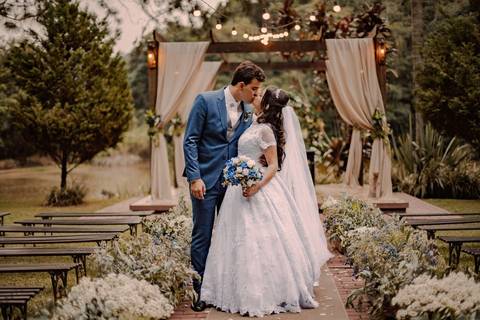 As melhores ideias e inspirações criativas de fotos de casamento registradas por fotógrafos profissionais de eventos da empresa Criativus Foto e Vídeo fotos no  Espaço Kasaqui Eventos: Fotos protocolares dos noivos na cerimônia'