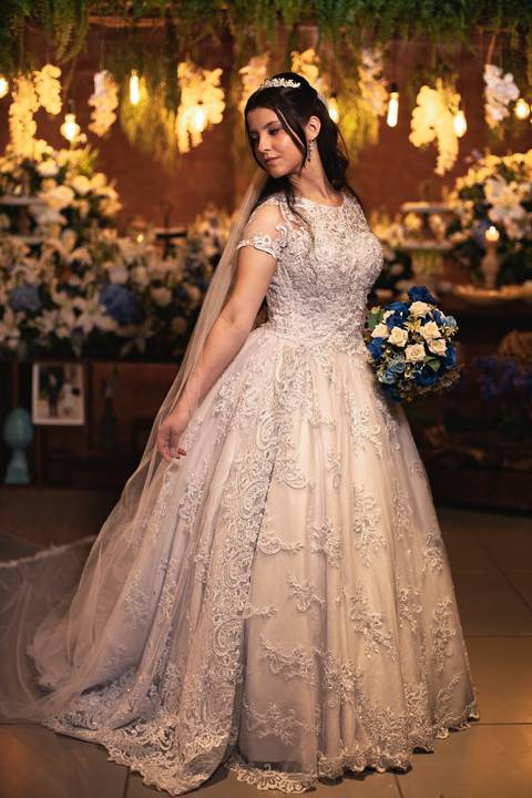 As melhores ideias e inspirações criativas de fotos de casamento registradas por fotógrafos profissionais de eventos da empresa Criativus Foto e Vídeo fotos no  Espaço Kasaqui Eventos: Fotos do vestido da noiva'