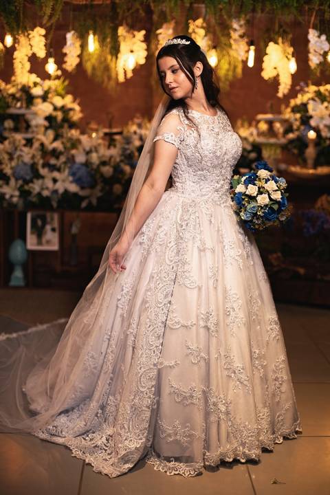 As melhores ideias e inspirações criativas de fotos de casamento registradas por fotógrafos profissionais de eventos da empresa Criativus Foto e Vídeo fotos no  Espaço Kasaqui Eventos: Fotos do vestido da noiva'