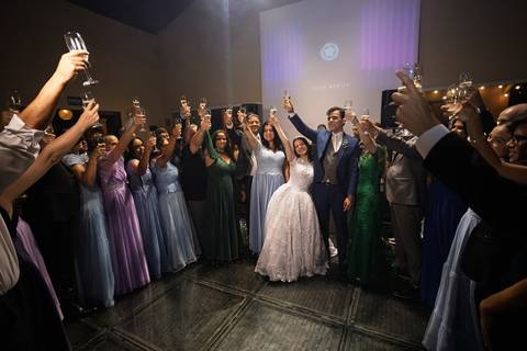 As melhores ideias e inspirações criativas de fotos de casamento registradas por fotógrafos profissionais de eventos da empresa Criativus Foto e Vídeo fotos no  Espaço Kasaqui Eventos: Fotos do momento do brinde'