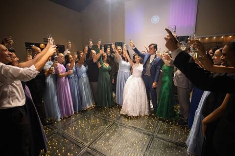 As melhores ideias e inspirações criativas de fotos de casamento registradas por fotógrafos profissionais de eventos da empresa Criativus Foto e Vídeo fotos no  Espaço Kasaqui Eventos: Fotos do momento do brinde'