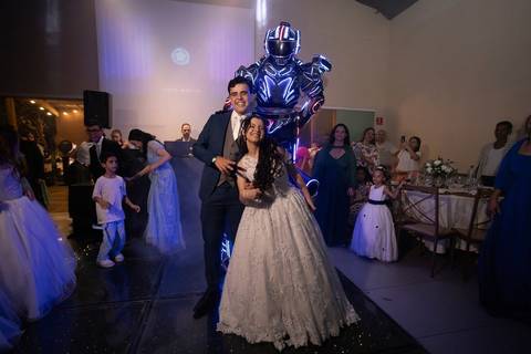 As melhores ideias e inspirações criativas de fotos de casamento registradas por fotógrafos profissionais de eventos da empresa Criativus Foto e Vídeo fotos no  Espaço Kasaqui Eventos: Fotos do momento da festa'