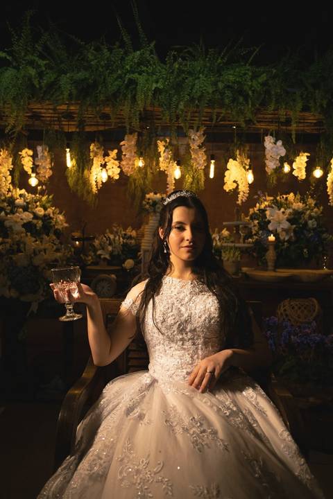 As melhores ideias e inspirações criativas de fotos de casamento registradas por fotógrafos profissionais de eventos da empresa Criativus Foto e Vídeo fotos no  Espaço Kasaqui Eventos: Fotos do vestido da noiva'