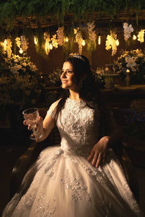 As melhores ideias e inspirações criativas de fotos de casamento registradas por fotógrafos profissionais de eventos da empresa Criativus Foto e Vídeo fotos no  Espaço Kasaqui Eventos: Fotos do vestido da noiva'