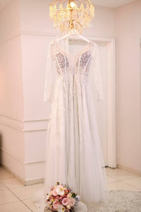 As melhores ideias e inspirações criativas de fotos de casamento registradas por fotógrafos profissionais de eventos da empresa Criativus Foto e Vídeo fotos do making of da noiva no salão Ateliê Make Up Fabiana Mendes'