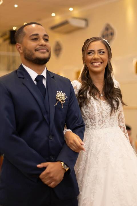 As melhores ideias e inspirações criativas de fotos de casamento registradas por fotógrafos profissionais de eventos da empresa Criativus Foto e Vídeo fotos do momento da cerimônia na Igreja Católica Rainha da Paz'